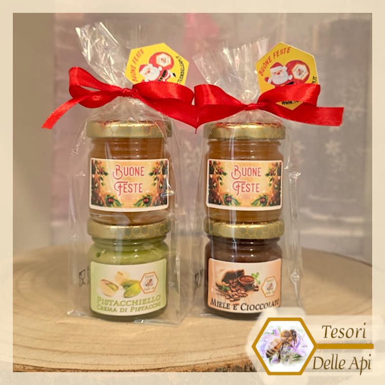 Bis Miele 50g Millefiori e Miele Pistacchio e Cioccolato - Fiocco e confezione TESORI DELLE API Bis Miele 50g Millefiori e Miele Pistacchio e Cioccolato - Fiocco e confezione TESORI DELLE API