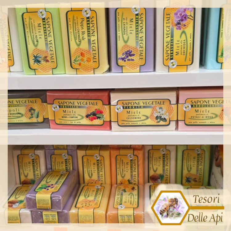 Sapone vegetale al miele assortito Confezione Natalizia TESORI DELLE API Sapone vegetale al miele assortito Confezione Natalizia TESORI DELLE API